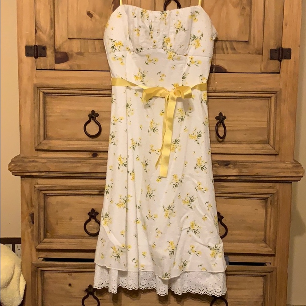 Pretty front ribbon tie dress